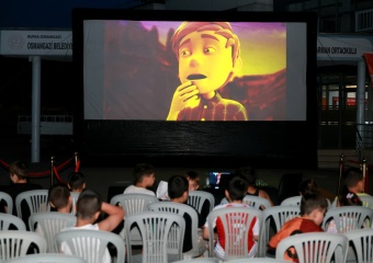 Osmangazi Belediyesi Çocuklara Yazlık Sinema Keyfi Yaşatıyor