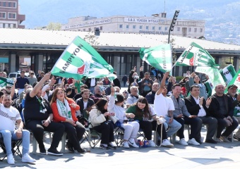 Osmangazi Meydanı’nda Bursaspor Coşkusu Zirve Yaptı