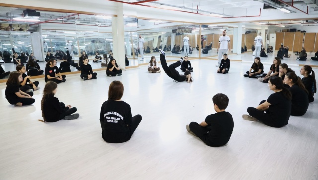 Osmangazi Belediyesi Geleceğin Dansçılarını Yetiştiriyor