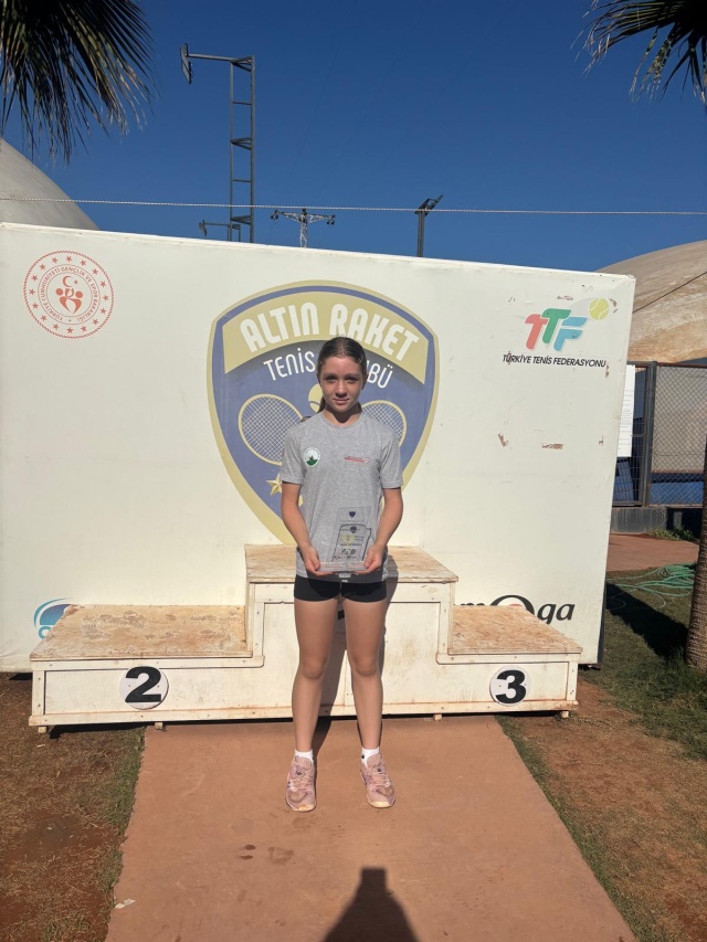 Osmangazili Raket Şampiyonluk Kürsüsüne Oturdu