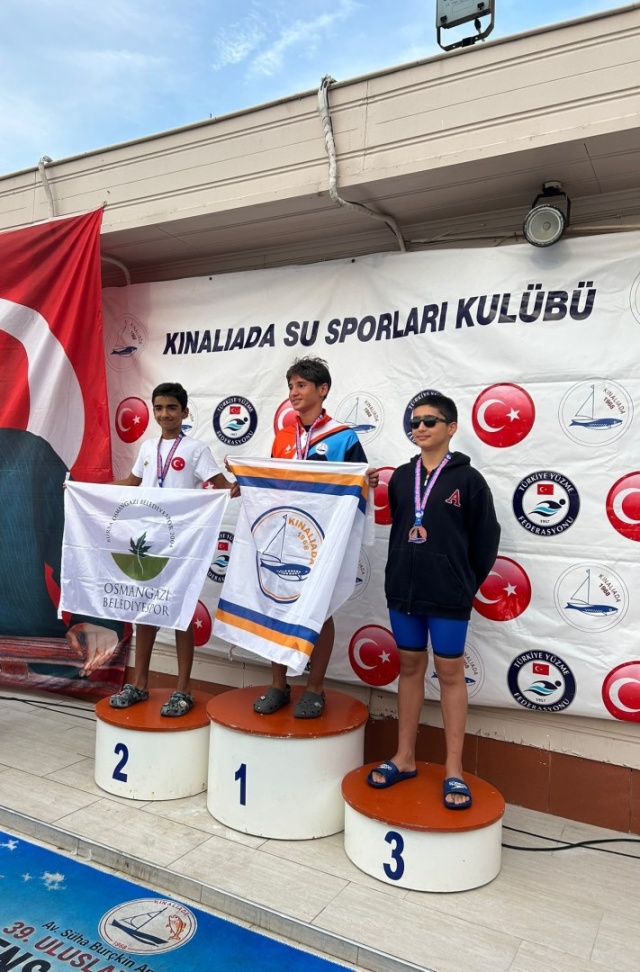 Osmangazi’nin Kulaçları Prens Adaları’nda Madalyaya Uzandı