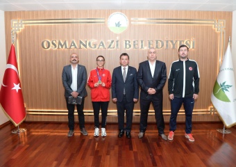 Başkan Erkan Aydın Bursa’nın Gururu Şampiyon Sporcuyu Ağırladı