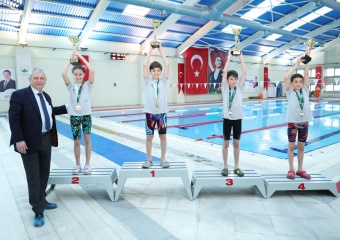 Osmangazi Yüzme Şenliği Coşkuyla Tamamlandı