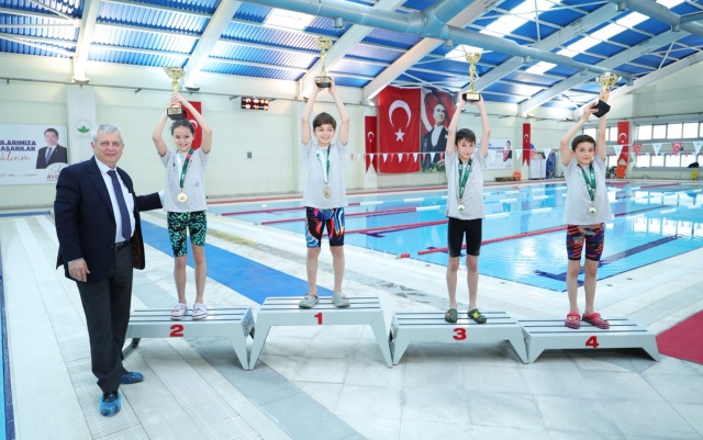 Osmangazi Yüzme Şenliği Coşkuyla Tamamlandı