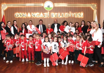 Minik Öğrencilerden Başkan Aydın’a 23 Nisan Ziyareti