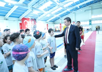 Osmangazi Belediyesi’nden 23 Nisan’a Özel Yüzme Şenliği