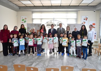 Çocukların Karnelerini Başkan Erkan Aydın Verdi