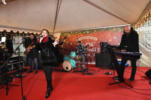 Yeni Yıl Festivali’nde Şarkılar Bursalıların İçini Isıttı