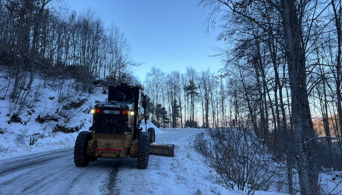 Osmangazi Belediyesi’nden Yol Genişletme ve Tuzlama Çalışması
