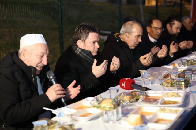 Başkan Aydın Ramazan Sofrasında Osmangazililerle Buluştu