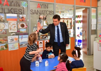 Başkan Erkan Aydın’dan Çocuklara Bayram Ziyareti
