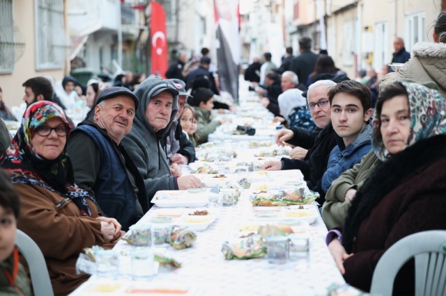 Osmangazi Belediyesi’nin İftar Sofrası Dolup Taştı