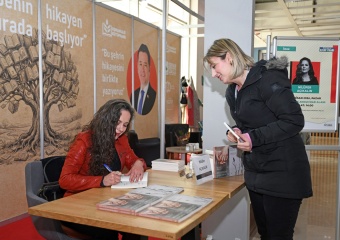 Nilüfer Açıkalın Osmangazi’de Okurlarıyla Buluştu