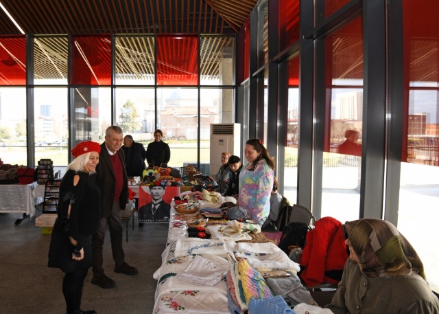 Girişimci Kadınların El Emeği Osmangazi Meydanı’nda Buluştu