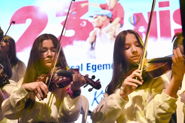 Gençlik Orkestrası ve Korosu’ndan 23 Nisan Konseri