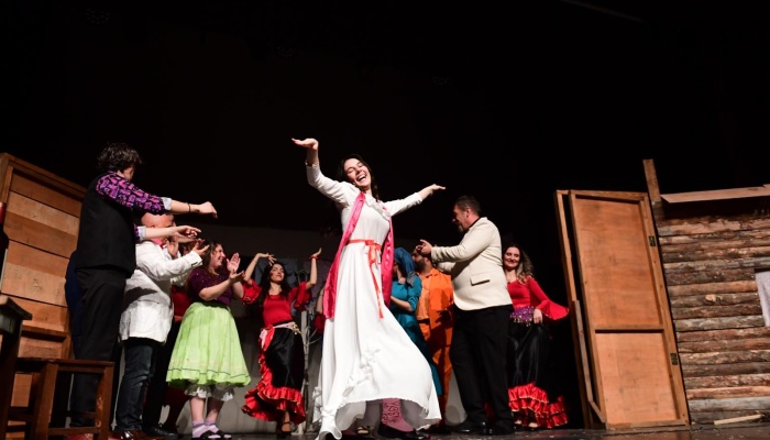 ‘Deli Ayten’ Müzikali Yüreklere İşledi