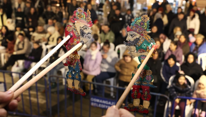 Hacivat İle Karagöz Gölge Oyunu İzleyiciden Tam Not Aldı