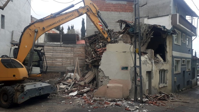 Osmangazililerin Güvenliği İçin Metruk Binalar Yıkılıyor