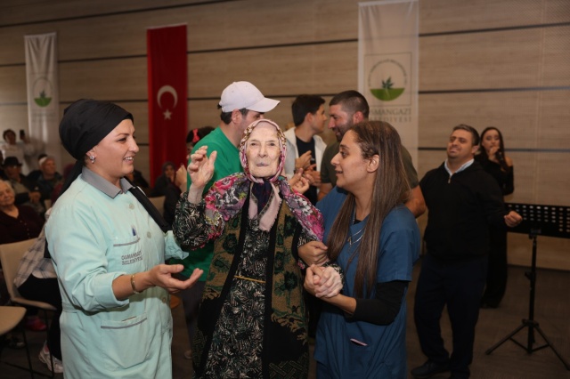 BAREM Sakinleri Dünya Yaşlılar Günü’nü Şarkılarla Kutladı