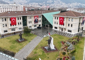 Osmangazi Belediyesi Binalarını Türk Bayraklarıyla Donattı