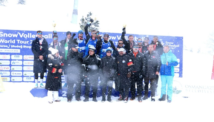 Osmangazi’den Uludağ’da Nefes Kesen Kar Voleybolu Şöleni