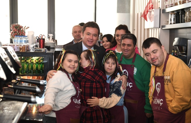 Down Sendromlu Bireyler Bir Günlüğüne Kafe İşletti