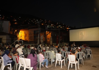 Mollafenari’de Sinema Perdesi Çocuklar İçin Açıldı