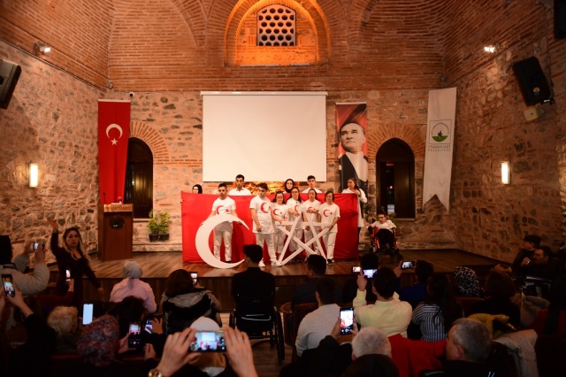 Osmangazi Belediyesi Engel Tanımayan Yüreklerle Milli Ruhu Yansıttı